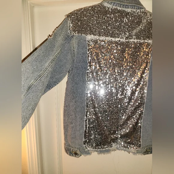 Veveret Denim Jacket With Sequin Detail Size Small Or Medium NWOT New - Picture 4 of 13